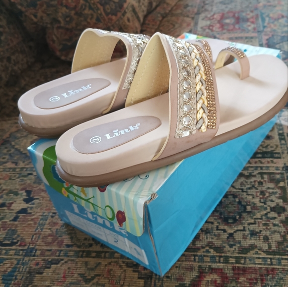 Anya Little Girl Toe Loop Embellished Sandals in Taupe sz 2 NIB - Picture 4 of 6